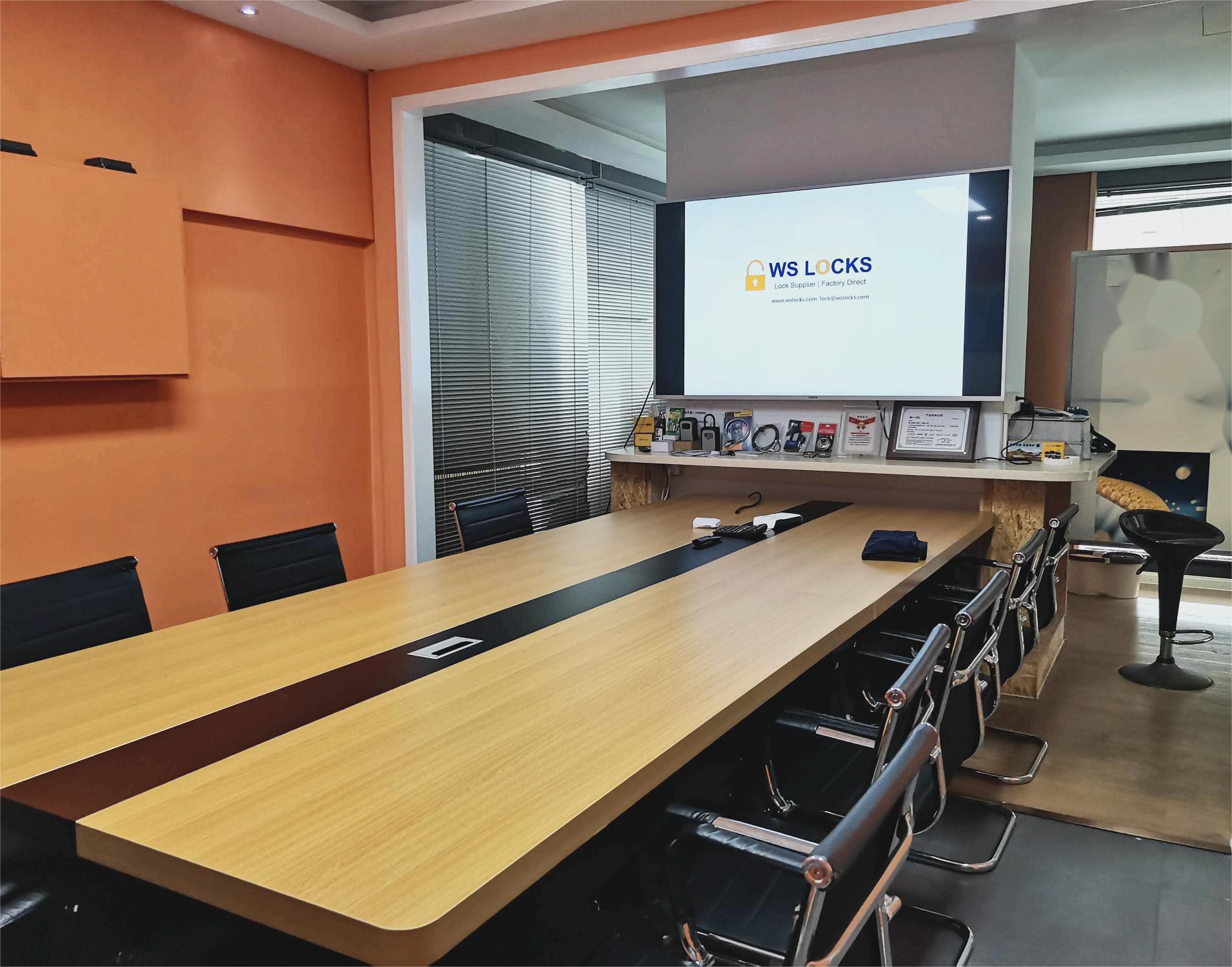 WS LOCKS MEETING ROOM